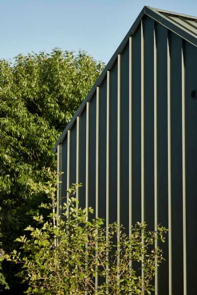 For KATTEN da, for et flot kolonihavehus beklædt med stålprofiler, Gladsaxe Møllevej 75, 2860 Søborg